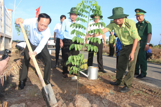 Phát động trồng cây, trồng rừng mừng sinh nhật Bác