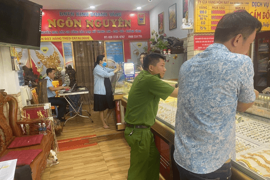 Tạm giữ 719 nhẫn, dây chuyền, lắc đeo tay không rõ nguồn gốc