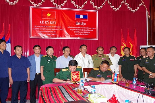 Ký kết bàn giao các hài cốt liệt sĩ hy sinh tại Lào về nước