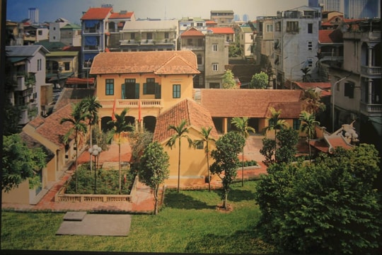 Thăm nơi Bác Hồ viết "Lời kêu gọi toàn quốc kháng chiến"