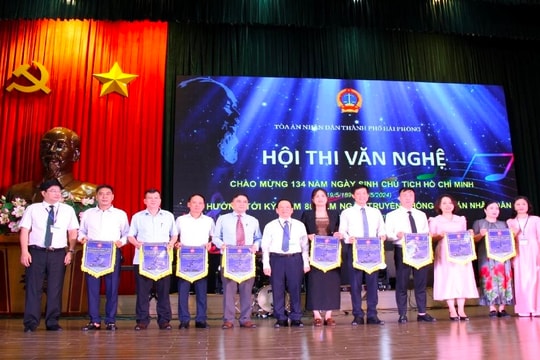 Hội thi văn nghệ hướng tới kỷ niệm Ngày Truyền thống TAND