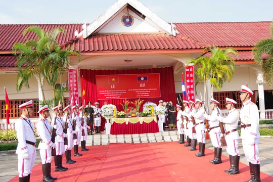 Đón nhận 12 hài cốt liệt sĩ từ Lào về nước