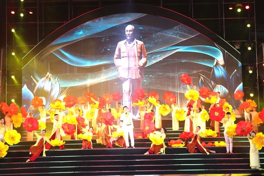 Đặc sắc Chương trình nghệ thuật “Từ Làng Sen đến Thành phố Hồ Chí Minh”