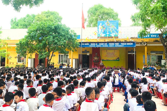 ''Tiếp lửa'' truyền thống yêu nước cho thế hệ trẻ