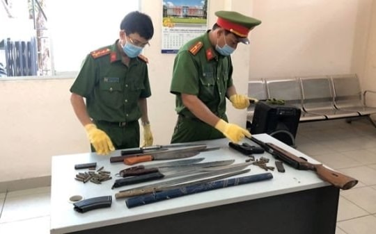 Bổ sung dao có tính sát thương cao vào nhóm vũ khí thô sơ