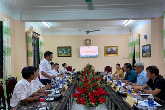 Gặp mặt giới văn nghệ sĩ tham gia sáng tác ca khúc về Tòa án nhân dân