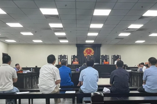 Nhiều cựu cán bộ huyện Gia Lâm hầu tòa