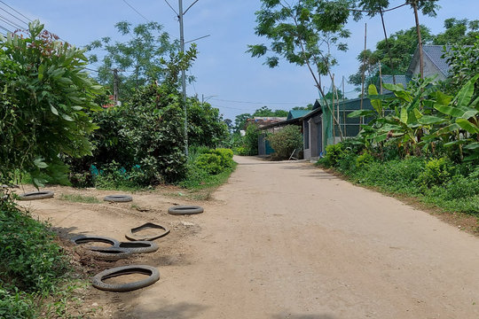 Người dân tố sống khổ với xe chở cát sỏi