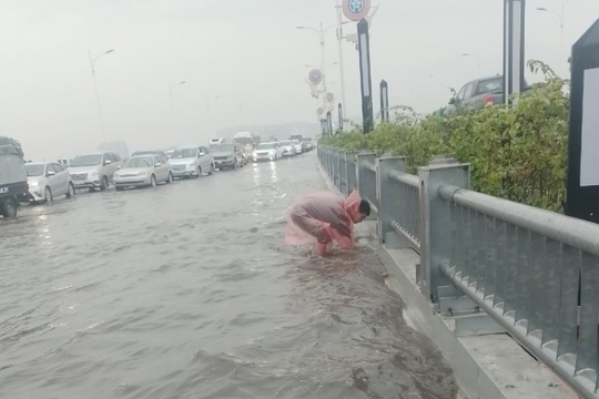 Đã có 'lời giải' về nguyên nhân Cầu Vĩnh Tuy 2 cứ mưa lớn là ngập