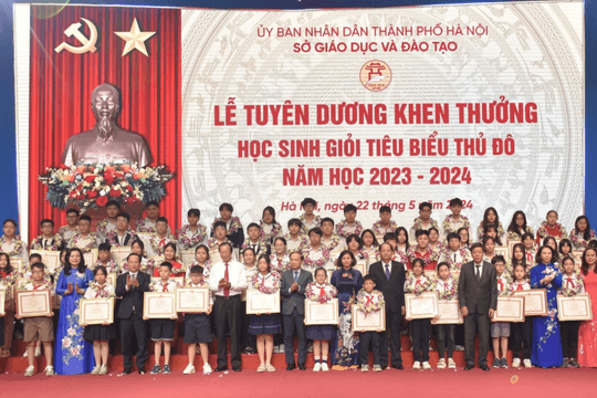 Tuyên dương, khen thưởng 820 học sinh tiêu biểu Thủ đô