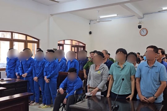 Dùng súng truy sát đối thủ trên phố, một thiếu niên tử vong