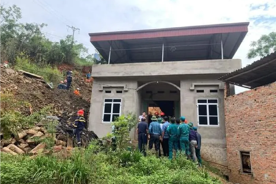 Bắc Kạn: Sạt lở đất khiến 3 người bị vùi lấp