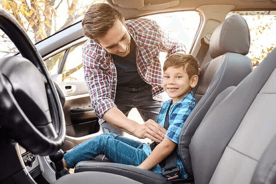 Đề xuất trẻ dưới 10 tuổi không ngồi cùng hàng ghế người lái