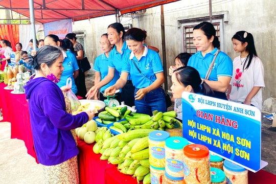 Phiên chợ truyền thông "nói không với thực phẩm bẩn"