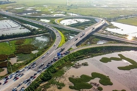 Thủ tướng yêu cầu đẩy nhanh giải phóng mặt bằng cho các dự án đường bộ cao tốc