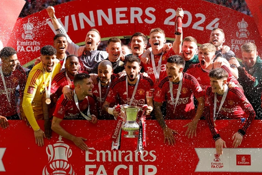 Vô địch FA Cup nhưng Man United lại đứng trước nguy cơ không được tham dự Europa League