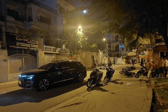 Nữ tài xế taxi công nghệ tông hàng loạt xe máy, khiến nhiều người bị thương