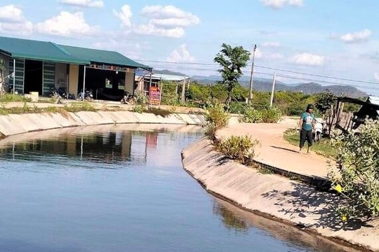 Uống rượu rồi ra kênh tắm, 1 người bị đuối nước thương tâm