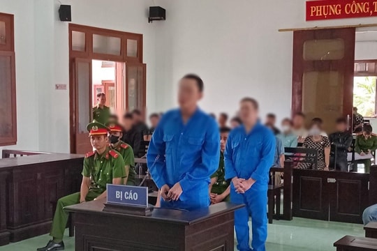 Chở nhau đi chém người để trả thù