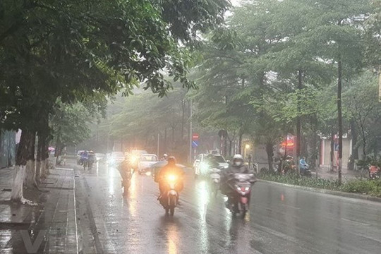 Hôm nay Bắc Bộ có mưa dông, đề phòng lốc xoáy