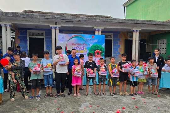 TAND tỉnh Thừa Thiên Huế tổ chức Tết thiếu nhi cho các em có hoàn cảnh khó khăn