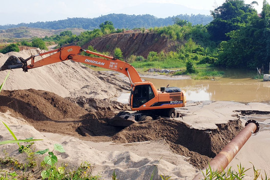 Chủ tịch xã và 2 thuộc cấp để "cát tặc" lộng hành