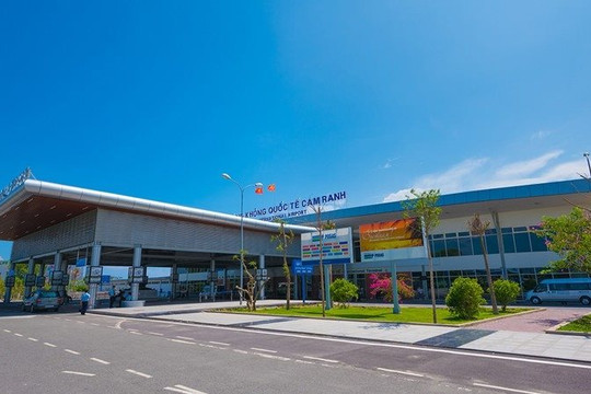 Điều tra nữ hải quan Sân bay Cam Ranh nhận hối lộ
