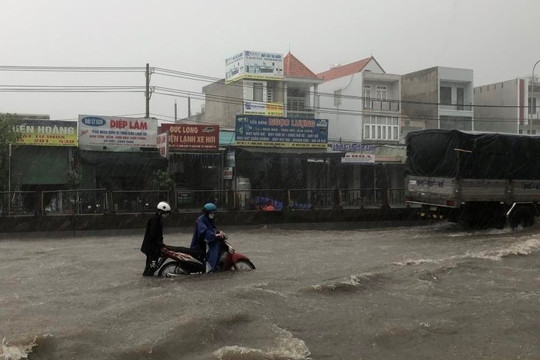 Ngập lụt tiếp tục hoành hành tại Biên Hòa sau cơn mưa lớn