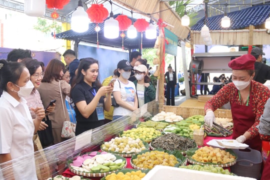 Thưởng thức ẩm thực sông nước giữa lòng TP.HCM