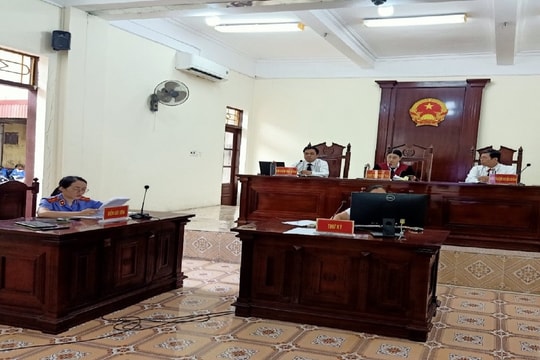 Đang bán lẻ ma túy thì bị bắt quả tang