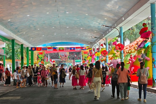 Tạo hình nghệ thuật bằng trái cây nhận giải thưởng nửa tỷ đồng