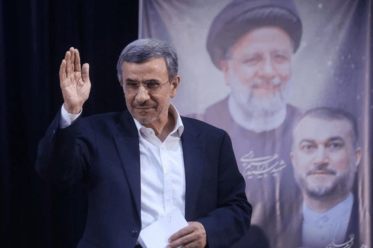 Cựu Tổng thống Iran Ahmadinejad đăng ký tranh cử