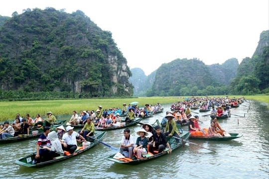Hàng nghìn du khách về với Tuần Du lịch Ninh Bình năm 2024