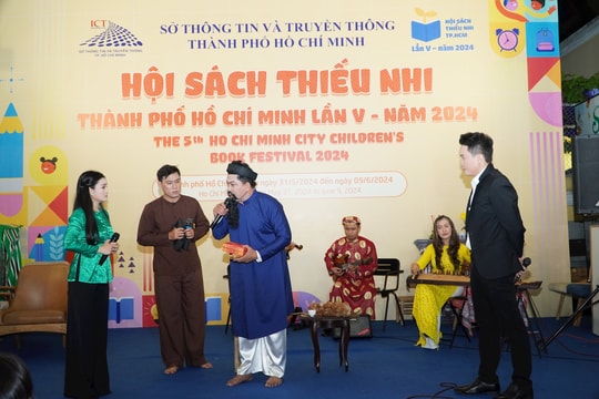 Đến đường sách TP.HCM tìm hiểu về nghệ thuật sân khấu