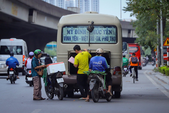 Hà Nội tăng cường phạt nguội "xe dù, bến cóc"