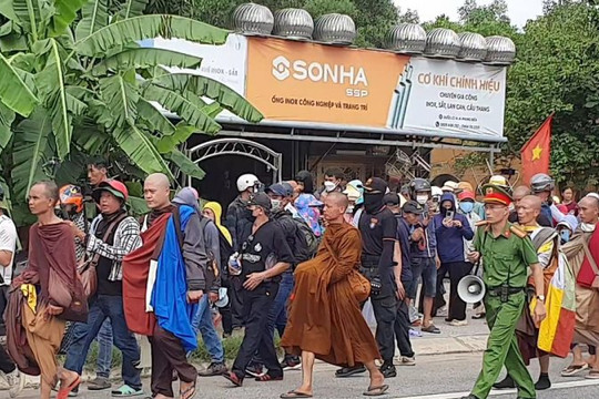 Ông Lê Anh Tú (Thích Minh Tuệ) tự nguyện dừng khất thực