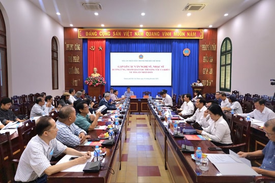 TAND TP.HCM gặp gỡ văn nghệ sĩ tham gia cuộc thi sáng tác về TAND