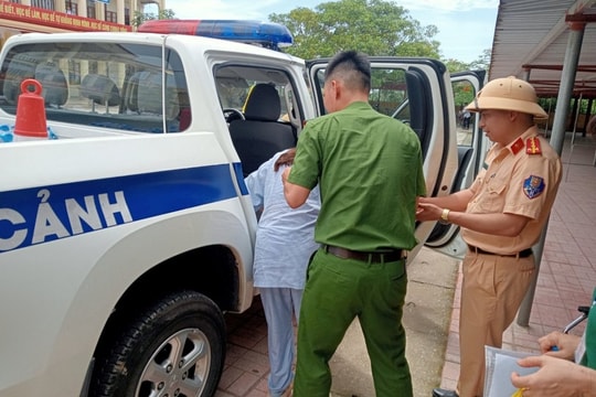 Những thí sinh đặc biệt đi thi bằng xe cứu thương, xe CSGT