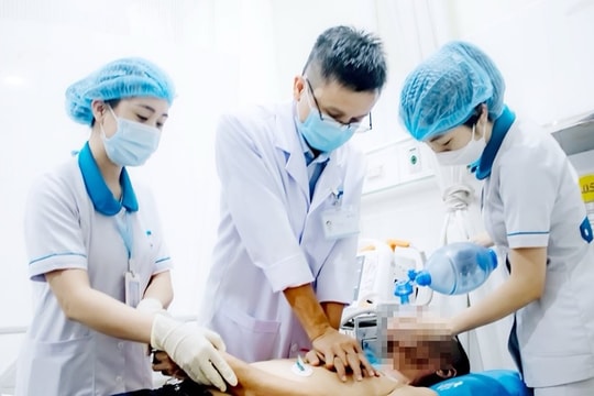 Lập kỳ tích cứu sống bệnh nhân bị ngưng tim 10 phút do điện giật