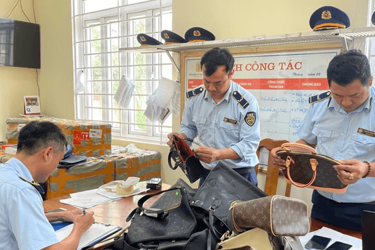 Thu giữ gần 500 máy tính bảng không rõ nguồn gốc