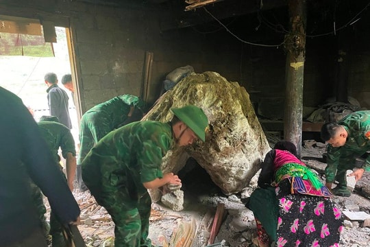 Mưa lớn, tảng đá lăn xuống nhà dân khiến 1 thiếu niên thiệt mạng