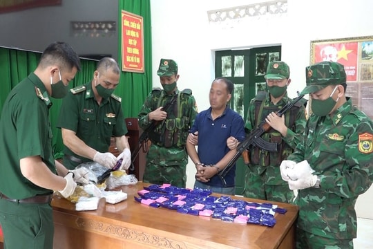 Đối tượng người Lào vận chuyển số lượng lớn ma túy qua biên giới
