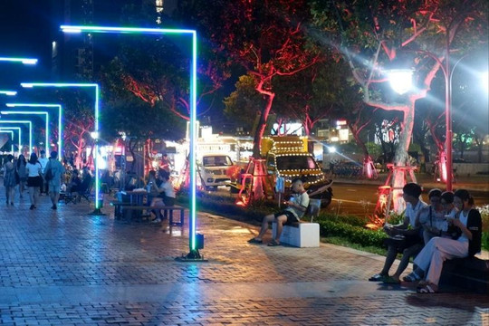 Đà Nẵng chuẩn bị khai trương phố đi bộ Bạch Đằng