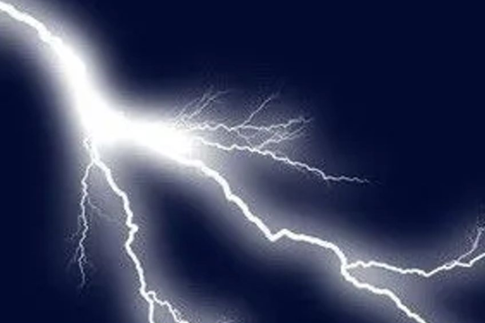 Hơn 10 nghìn cú sét trong mưa dông có phải hiện tượng bất thường?