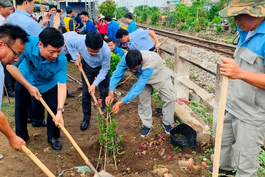 Phát động phong trào ‘Đường tàu - Đường hoa’