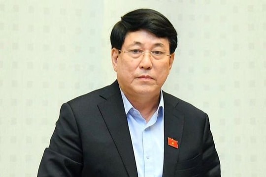 Bộ Chính trị quy định về thẩm quyền của người đứng đầu tạm đình chỉ công tác với cán bộ cấp dưới