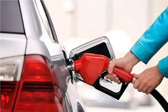 Giá xăng giảm mạnh về dưới 22.000 đồng/lít