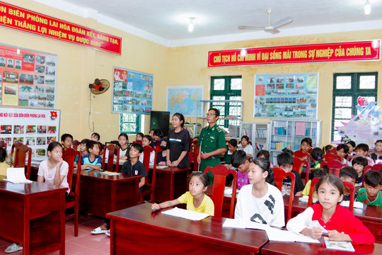 Khai giảng lớp dạy tiếng Khmer dịp hè năm 2024 cho các em học sinh khu vực biên giới biển