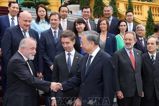 Chủ tịch nước Tô Lâm tiếp các Đại sứ và Đại biện của EU và các nước thành viên