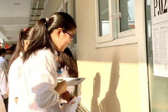 Hơn 100.000 thí sinh của Hà Nội làm thủ tục dự thi tuyển sinh lớp 10 THPT